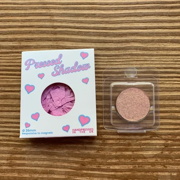 💰3/$30💰🎉HP🎉 New Champagne Pastel Roses UK Eyeshadow - Picture 2 of 4